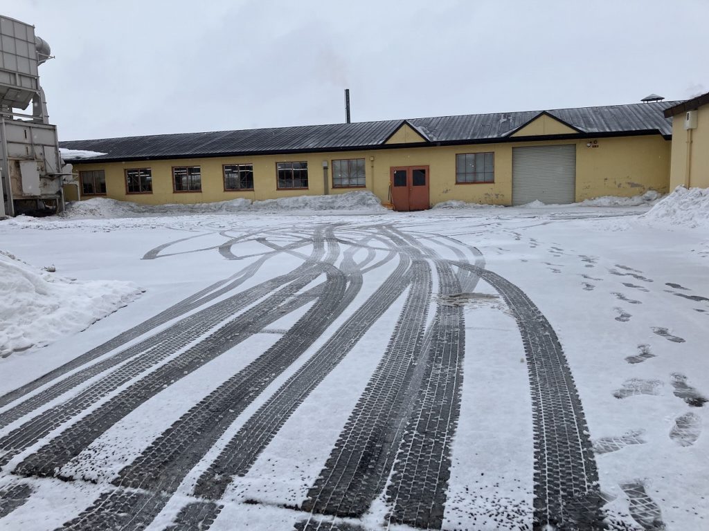 雪の重さを知っていますか？積雪量と降雪量の違いと、安全対策について