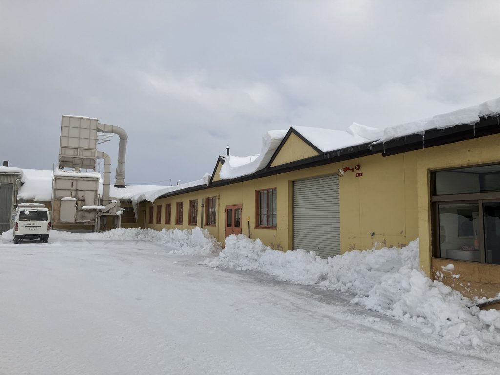 「春を感じる七草粥の日、冬の雪にご注意」